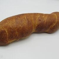 Das gedrehte helle Brot ist besonders aromatisch und hat eine feuchte Krume. Ideal auch zum Apero